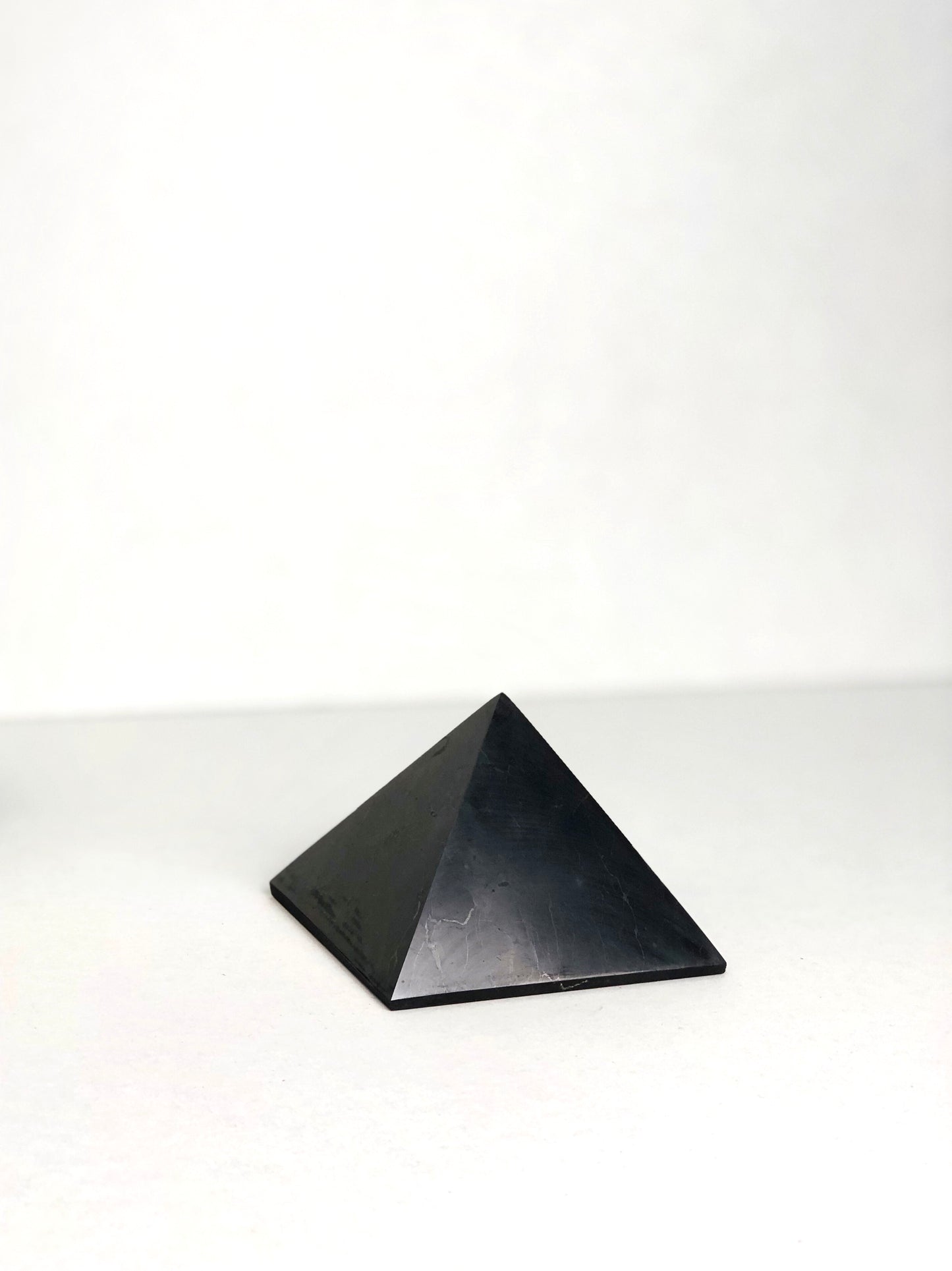 Pyramide Shungite - 7cm