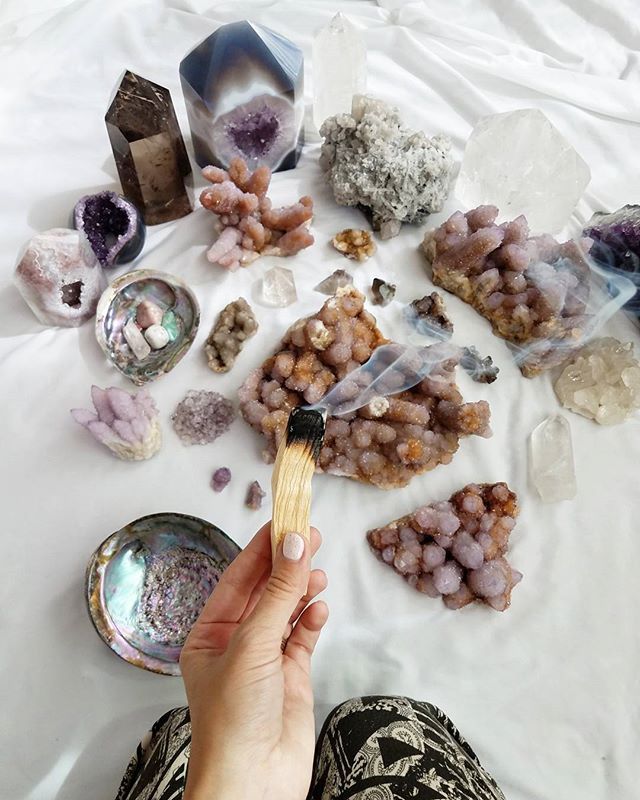 Comment purifier et recharger vos pierres et cristaux ?