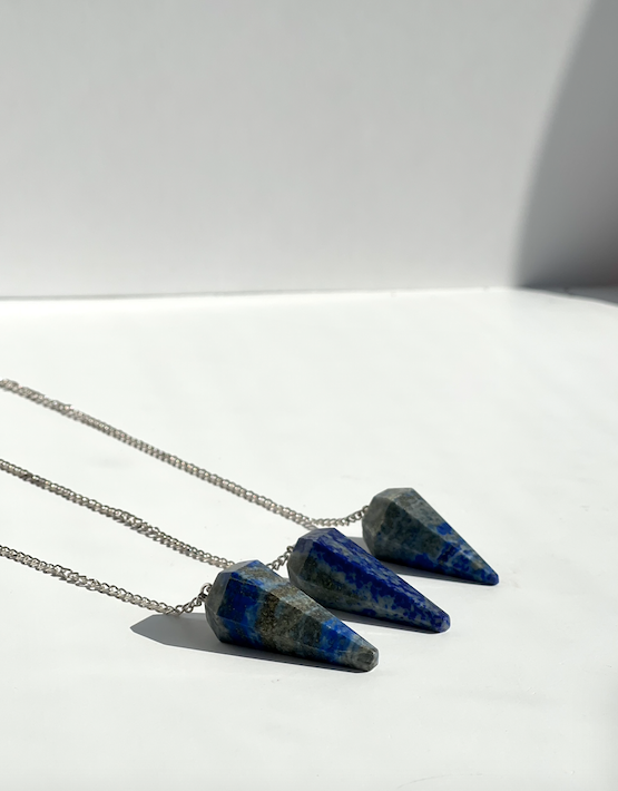 Pendules divinatoires