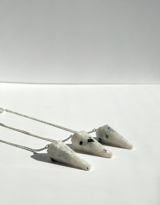 Pendules divinatoires